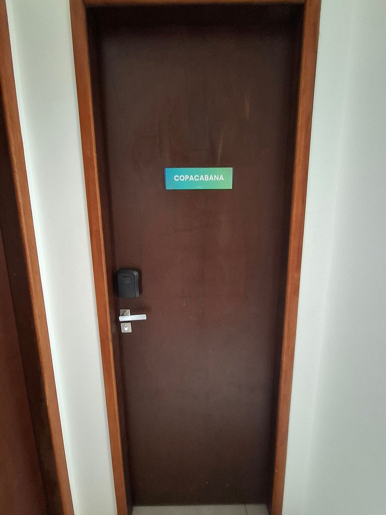 Localização Perfeita! Suítes Aconchegantes à Praia