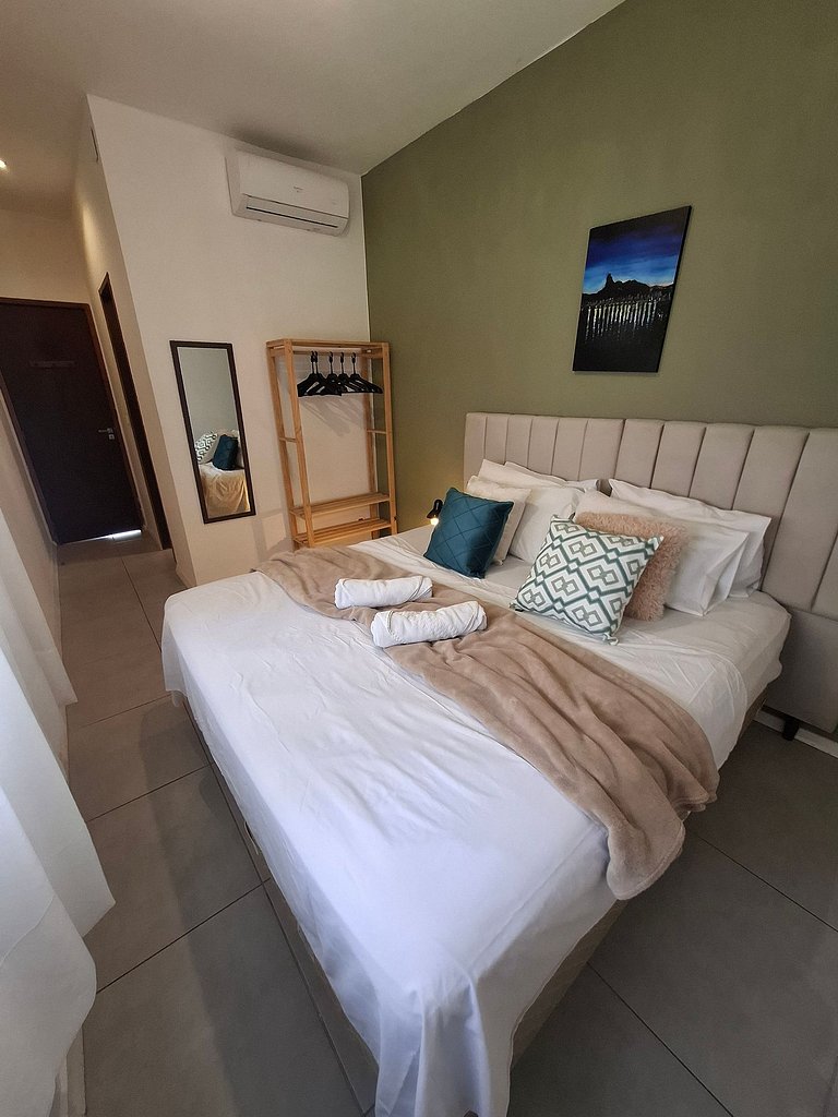 Excellent location between Copacabana and Ipanema.